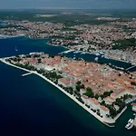 Flora & Dita With Free Private Parking Apartamento Zadar