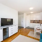 Flora & Dita With Free Private Parking Apartamento