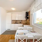 Flora & Dita With Free Private Parking Apartamento Zadar
