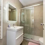 Flora & Dita With Free Private Parking Apartamento