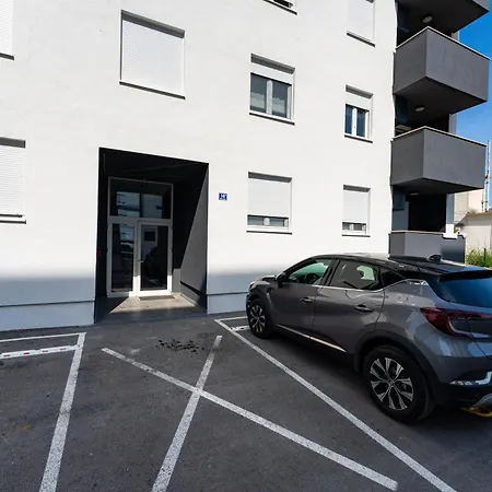 アパート Flora & Dita With Free Private Parking *