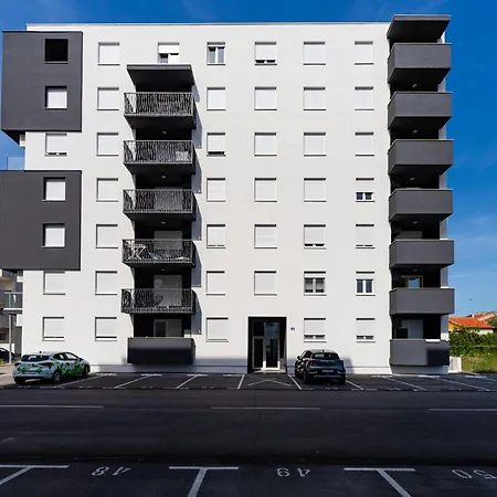 Apartment Flora & Dita With Free Parking
