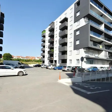 Flora & Dita With Free Private Parking ザダル