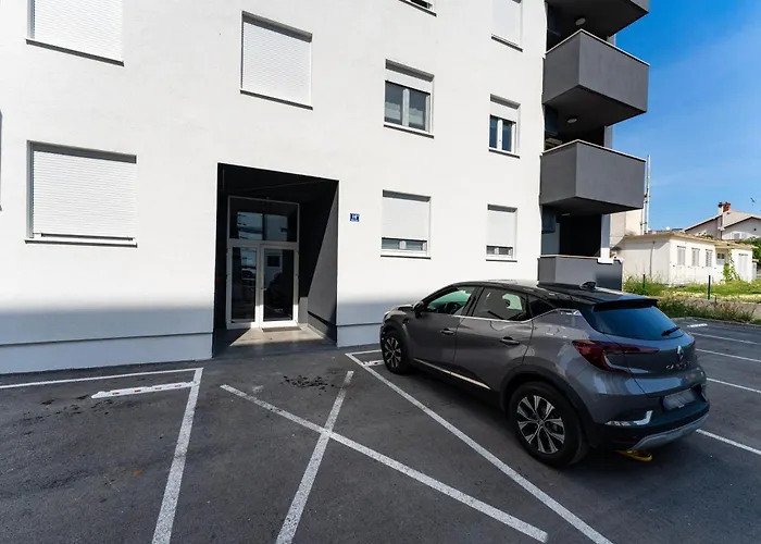 아파트 Flora & Dita With Free Private Parking *