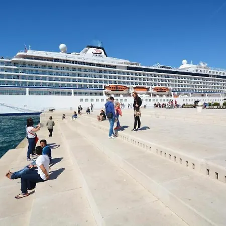 Flora & Dita With Free Private Parking Appartamento *