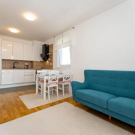 Flora & Dita With Free Private Parking Zara