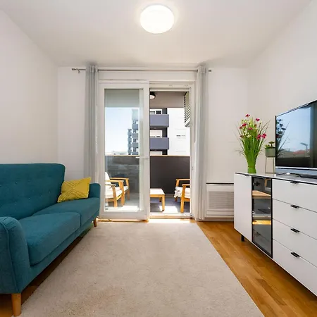 Flora & Dita With Free Private Parking Apartamento