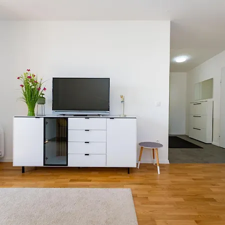 Apartment Flora & Dita With Free Parking