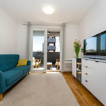 Flora & Dita With Free Private Parking Apartamento Zadar