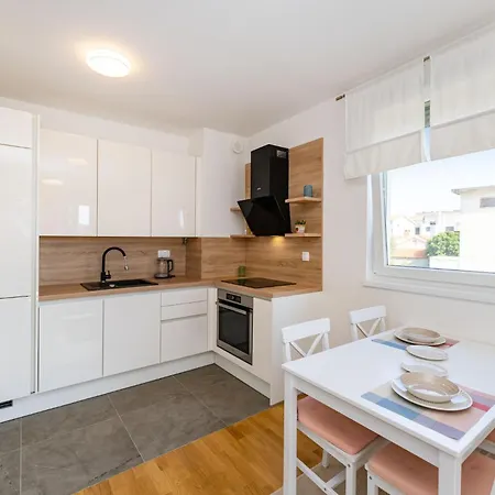 Flora & Dita With Free Private Parking *