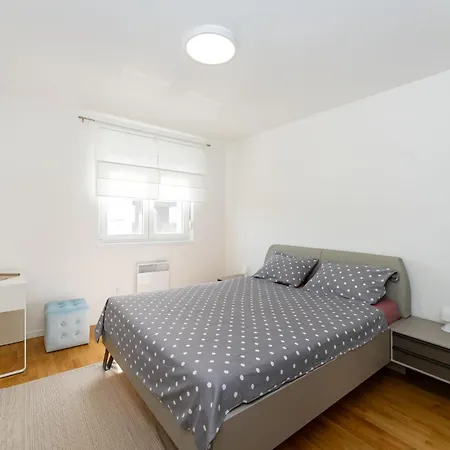 Apartamento Flora & Dita With Free Private Parking Zadar