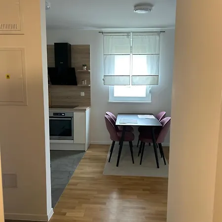 Flora & Dita With Free Private Parking * Zara