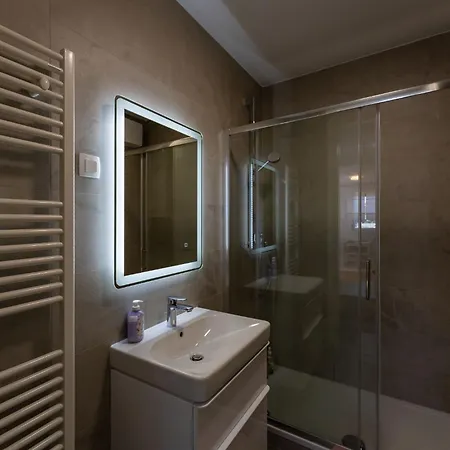 Flora & Dita With Free Private Parking Apartamento