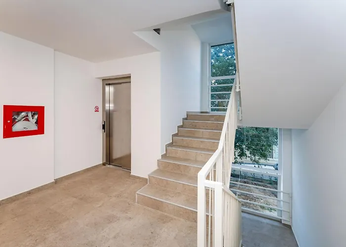 Διαμέρισμα Flora & Dita With Free Private Parking *