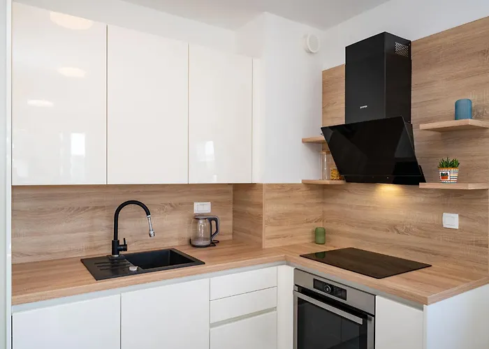 Flora & Dita With Free Private Parking