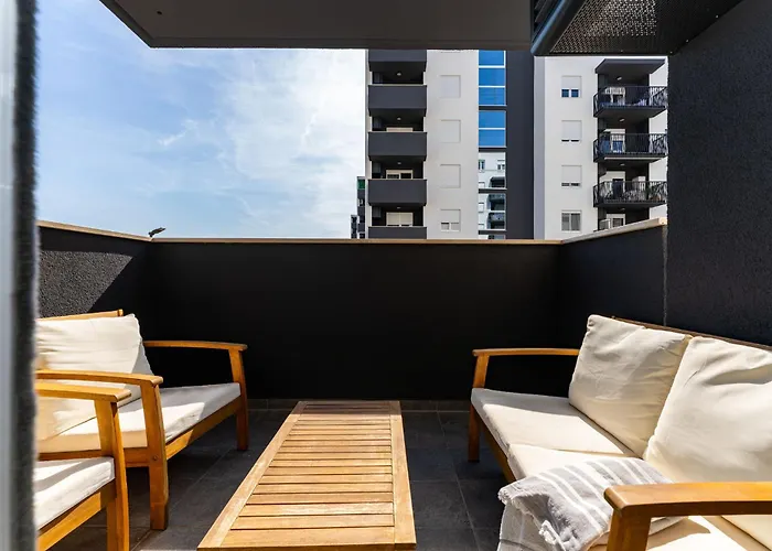 Flora & Dita With Free Private Parking Διαμέρισμα *