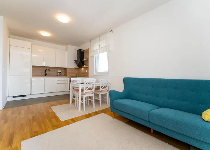 Flora & Dita With Free Private Parking Zára