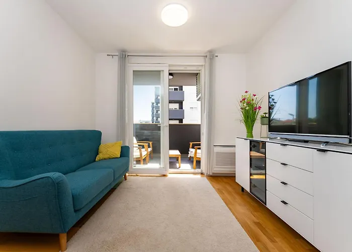 Flora & Dita With Free Private Parking Apartman