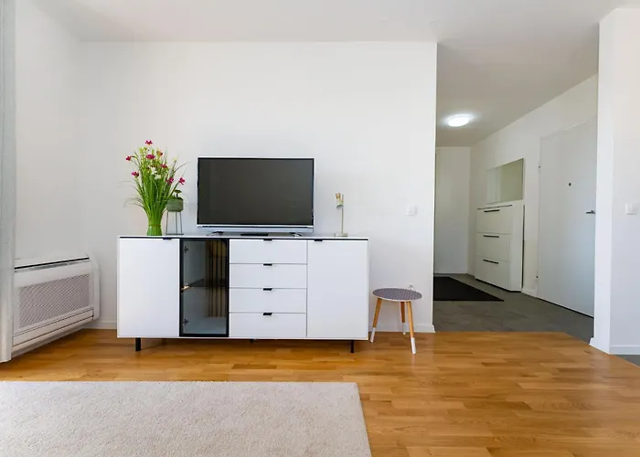 Διαμέρισμα Flora & Dita With Free Private Parking