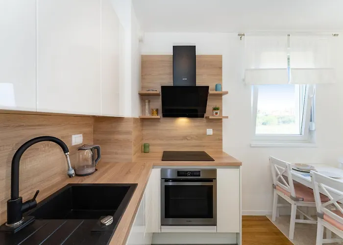 Flora & Dita With Free Private Parking Apartman