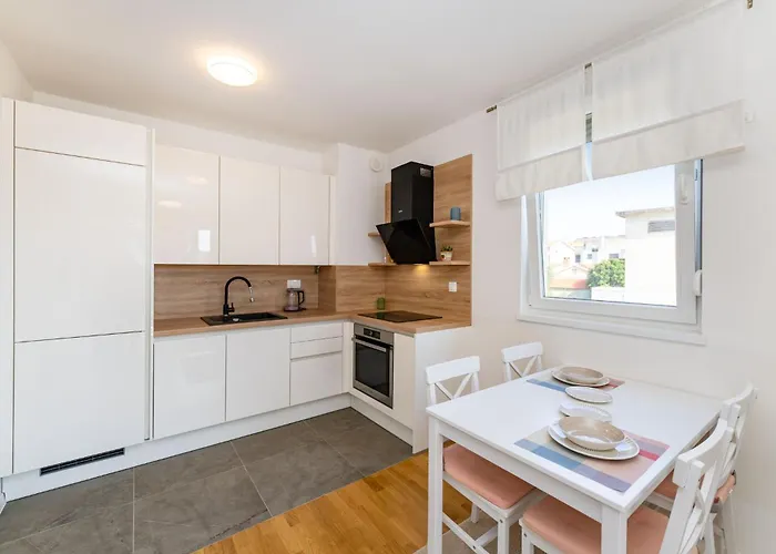 Flora & Dita With Free Private Parking *