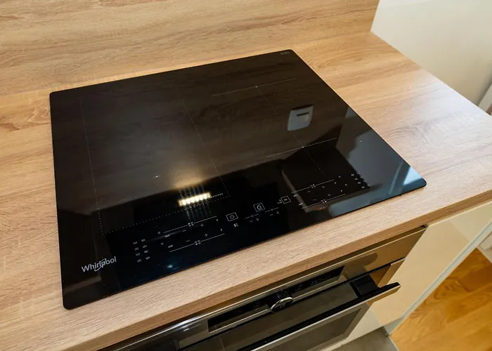 Flora & Dita With Free Private Parking