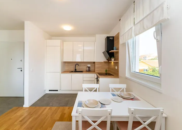 Flora & Dita With Free Private Parking Apartman Zára