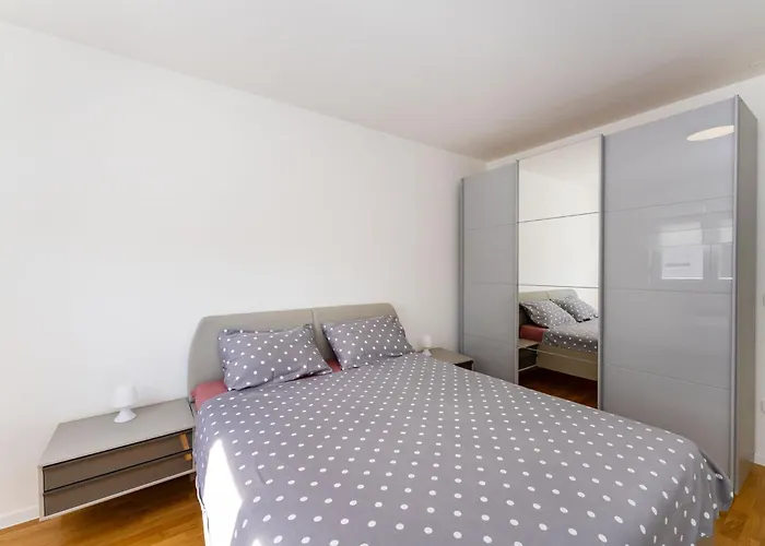 Flora & Dita With Free Private Parking Apartman Zára