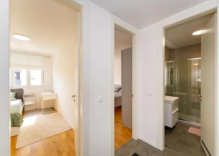 Διαμέρισμα Flora & Dita With Free Private Parking